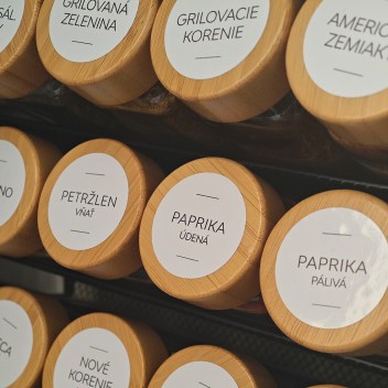 nálepky na potraviny, nálepky do kuchyne, nálepky na dózy, usporiadanie, domácnosť, nálepky na múku, nálepky na cukor, nálepky na koreničky, ideatree, nové mesto nad váhom